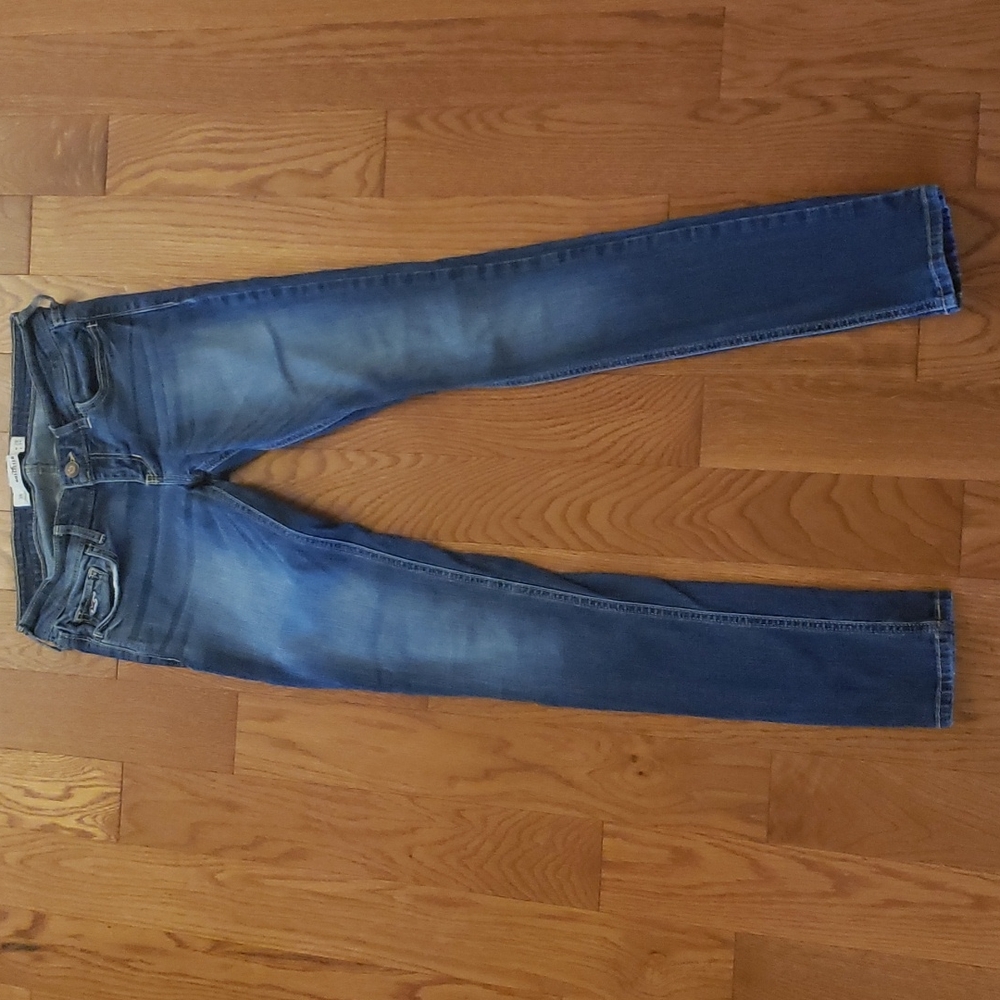 Hollister low rise skinny jeans size26